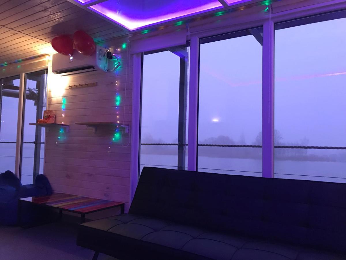 Houseboat On The Water Hotel Liepāja Exterior foto
