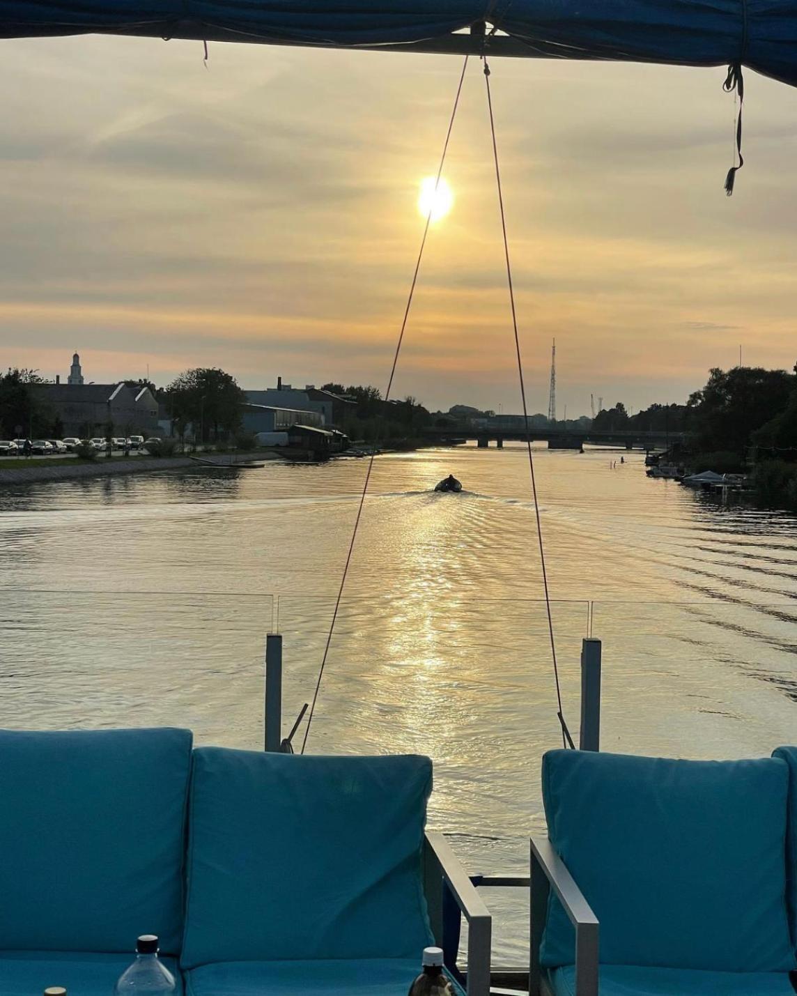 Houseboat On The Water Hotel Liepāja Exterior foto