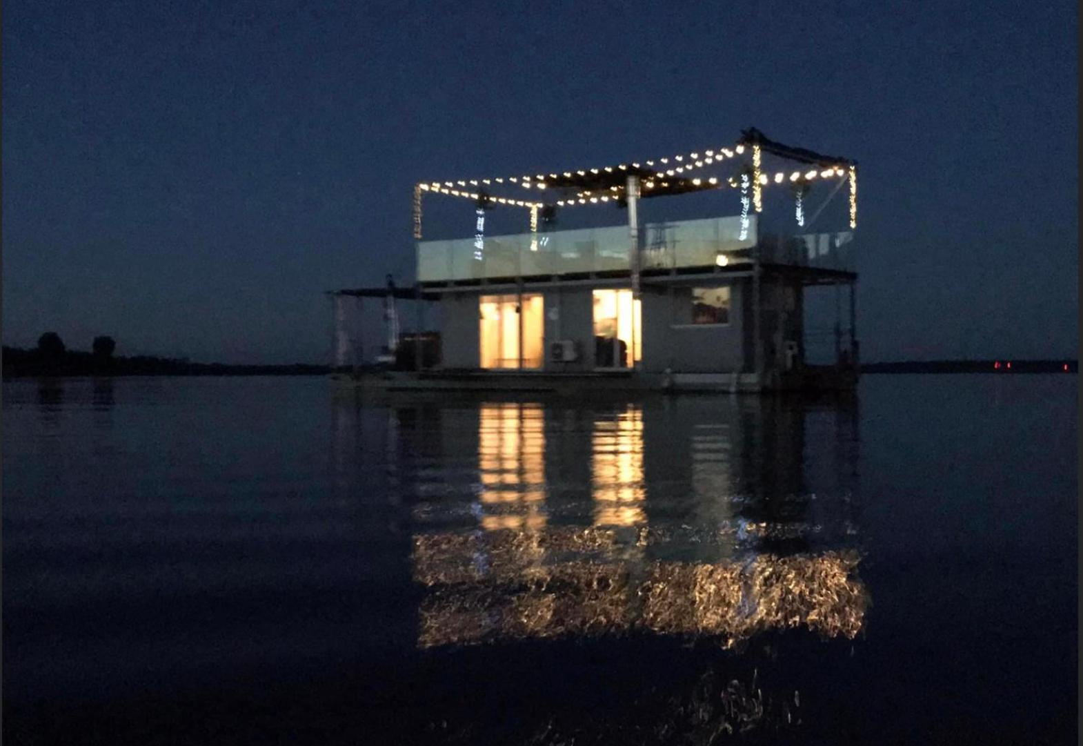 Houseboat On The Water Hotel Liepāja Exterior foto