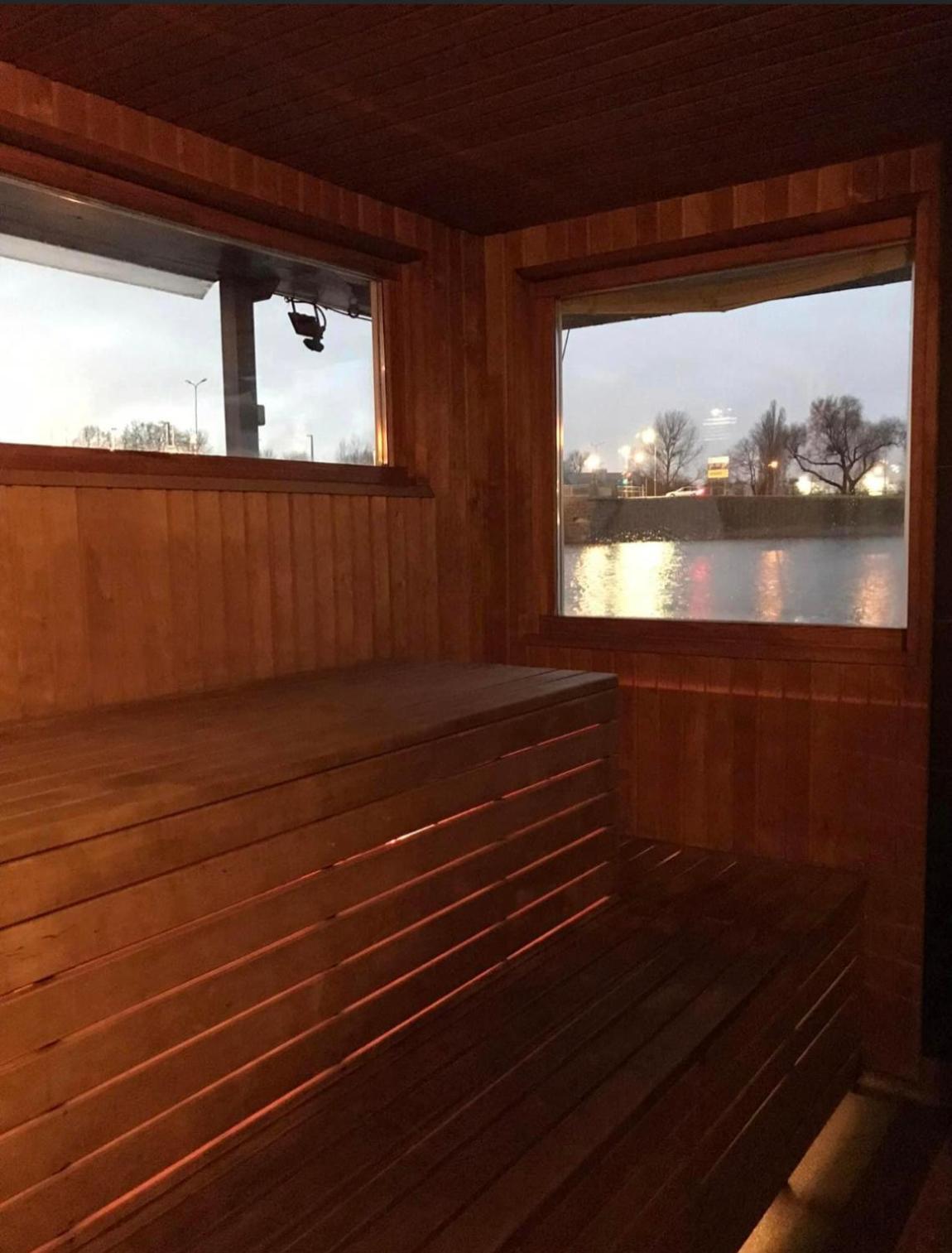 Houseboat On The Water Hotel Liepāja Exterior foto