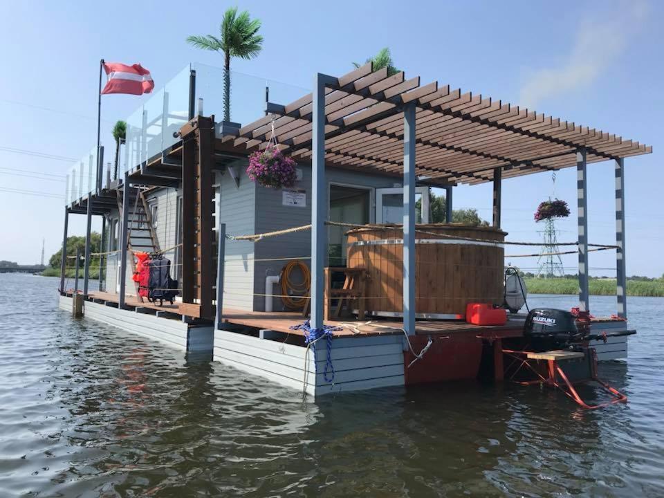 Houseboat On The Water Hotel Liepāja Exterior foto