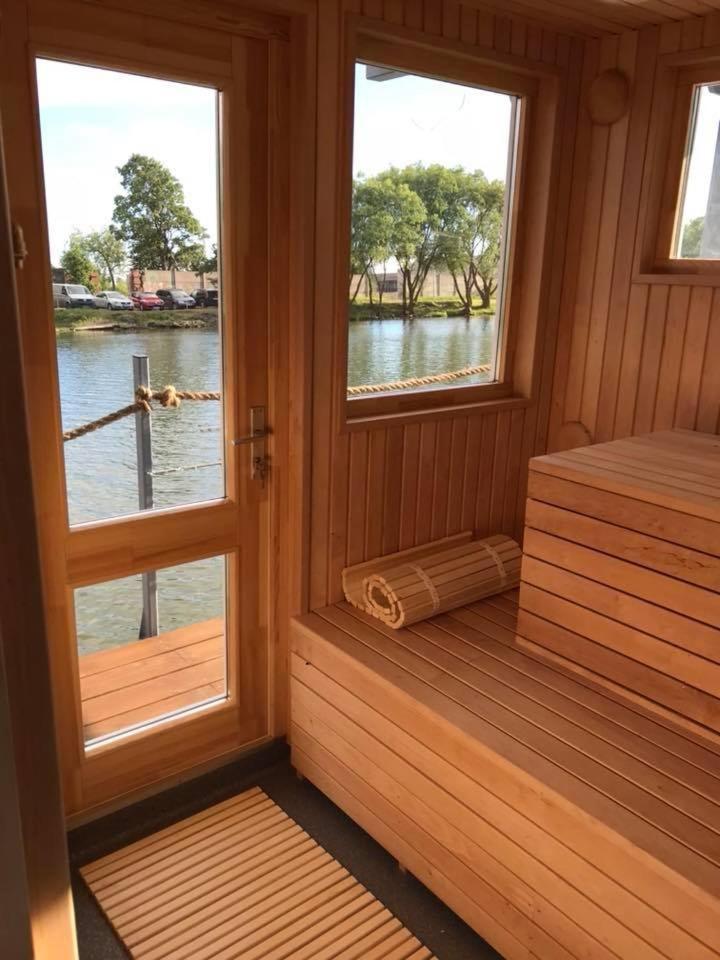 Houseboat On The Water Hotel Liepāja Exterior foto