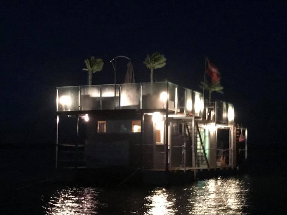 Houseboat On The Water Hotel Liepāja Exterior foto