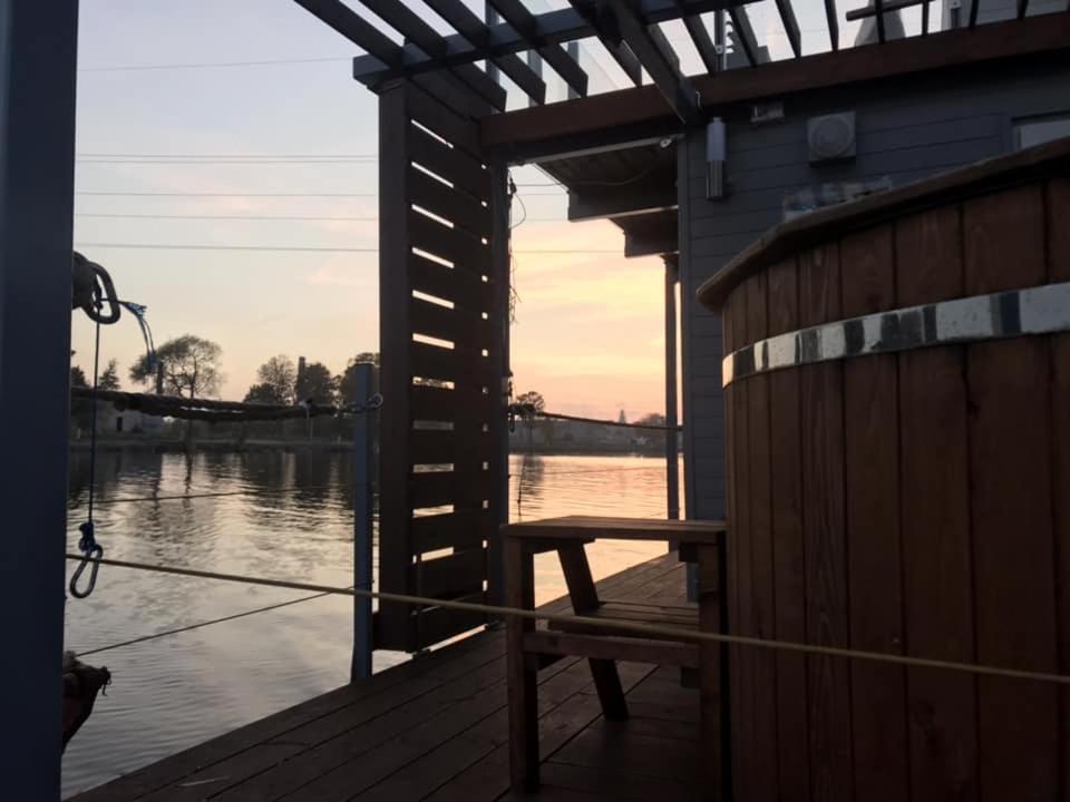 Houseboat On The Water Hotel Liepāja Exterior foto