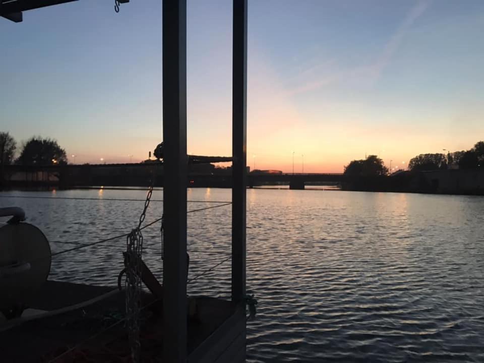 Houseboat On The Water Hotel Liepāja Exterior foto