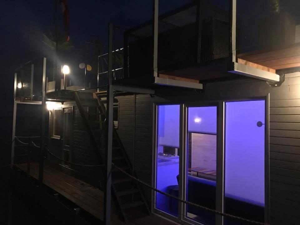 Houseboat On The Water Hotel Liepāja Exterior foto